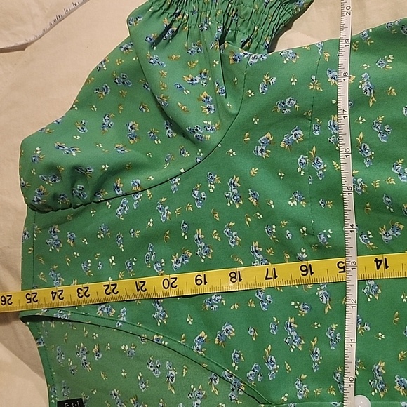 Bright green blouse - Picture 6 of 6